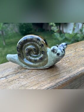 Pottery snail